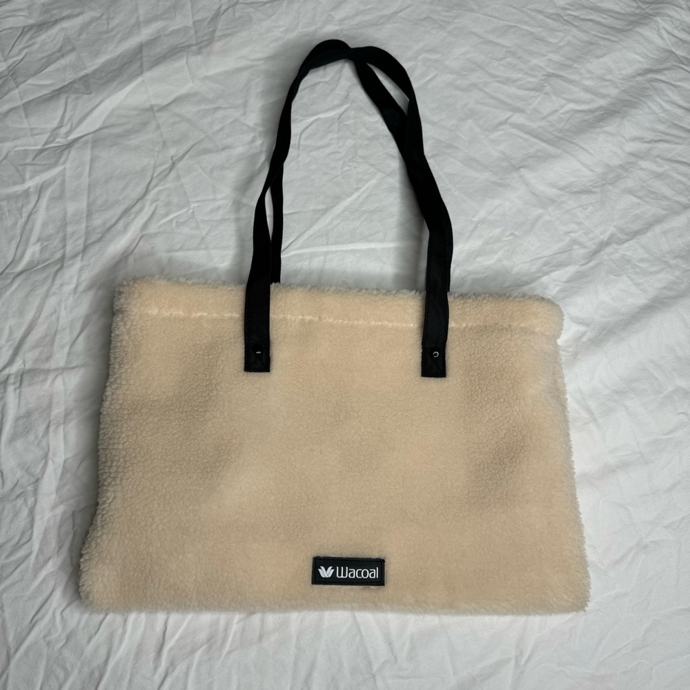 Wacoal Sherpa Teddy Fuzzy Tote Bag - Cream with Black Handlesโ OS